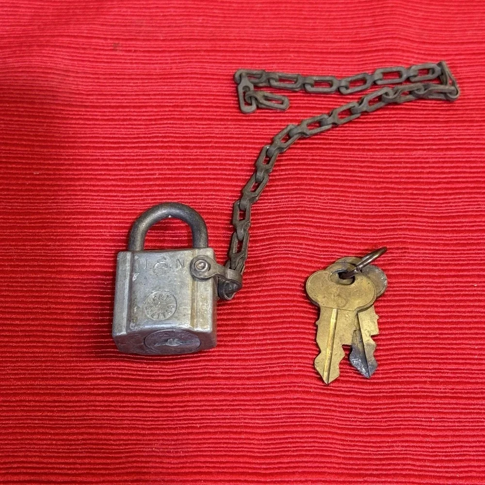WWII Era US Navy USN Padlock w/Keys Patent #2141748‎ Chicago Lock Co